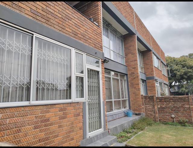 2 BEDROOM APARTMENT FOR SALE IN HALFWAY HOUSE